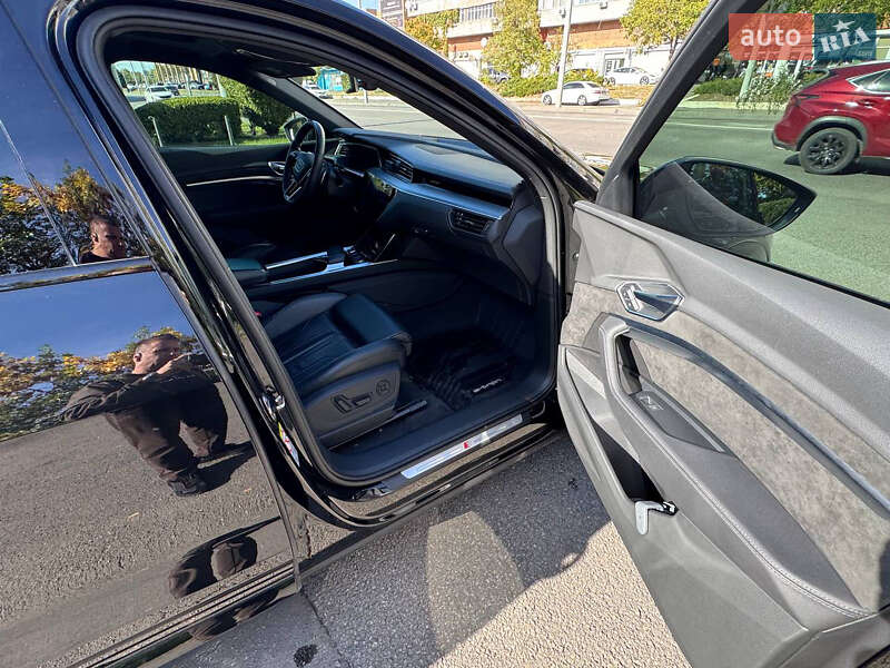 Внедорожник / Кроссовер Audi e-tron 2019 в Одессе фото 20 Внедорожник / Кроссовер Audi e-tron 2019 в Одессе