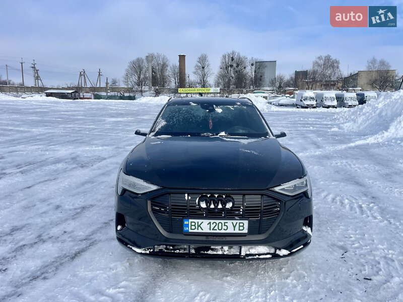 Внедорожник / Кроссовер Audi e-tron 2022 в Ровно