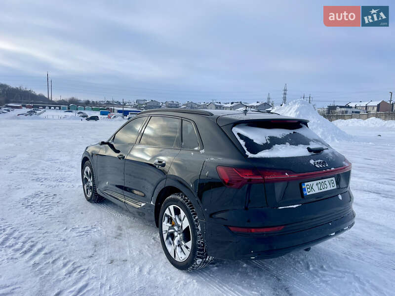 Внедорожник / Кроссовер Audi e-tron 2022 в Ровно