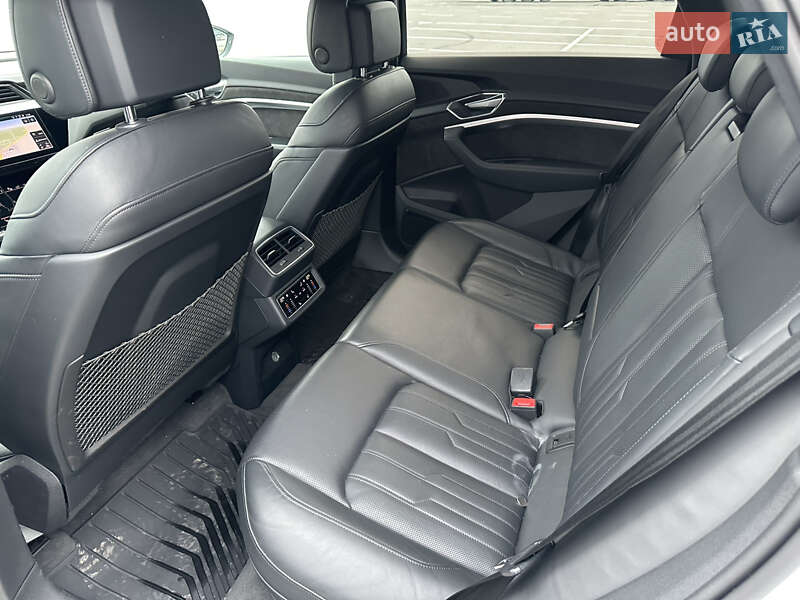 Внедорожник / Кроссовер Audi e-tron 2019 в Днепре