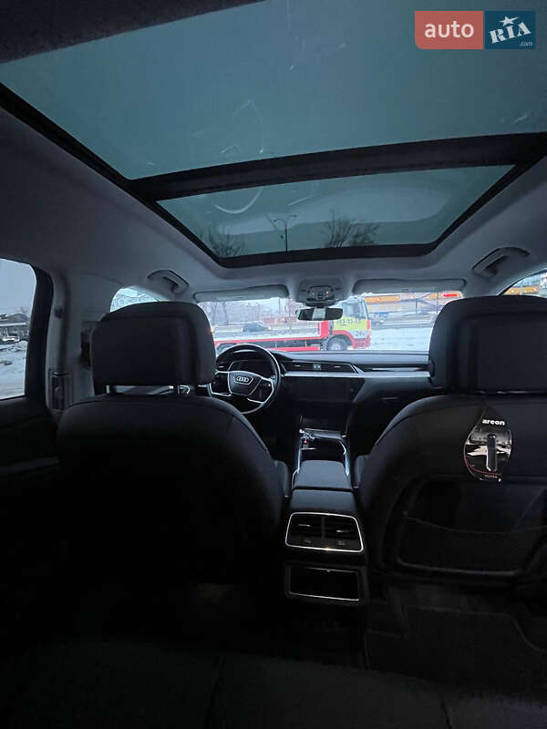 Внедорожник / Кроссовер Audi e-tron 2022 в Киеве фото 18 Внедорожник / Кроссовер Audi e-tron 2022 в Киеве