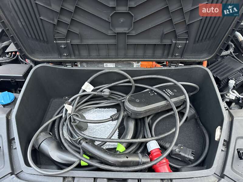 Внедорожник / Кроссовер Audi e-tron 2020 в Киеве