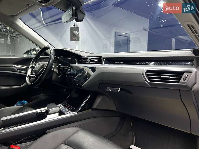 Внедорожник / Кроссовер Audi e-tron 2019 в Черновцах