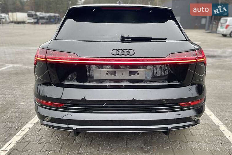 Внедорожник / Кроссовер Audi e-tron 2022 в Киеве