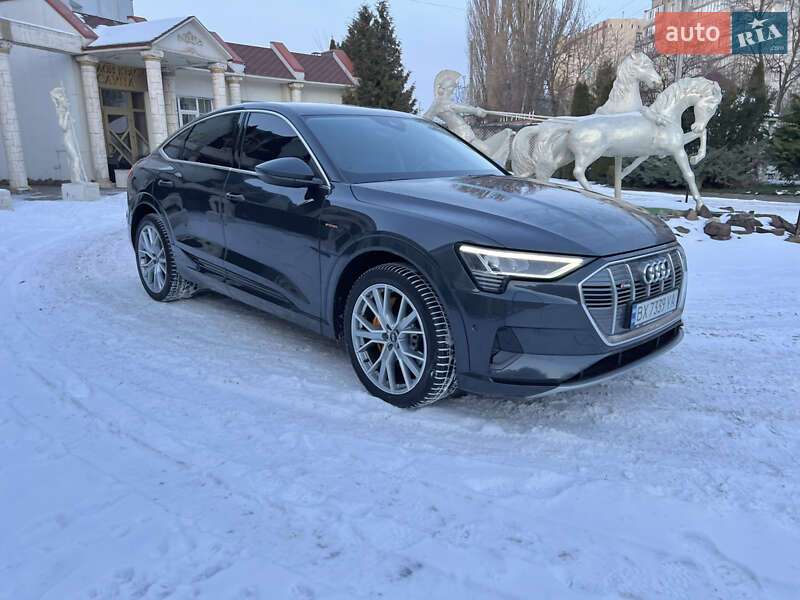 Позашляховик / Кросовер Audi e-tron 2022 в Хмельницькому