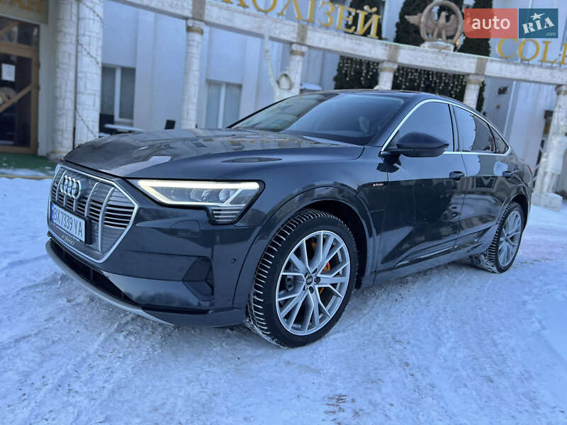 Позашляховик / Кросовер Audi e-tron 2022 в Хмельницькому