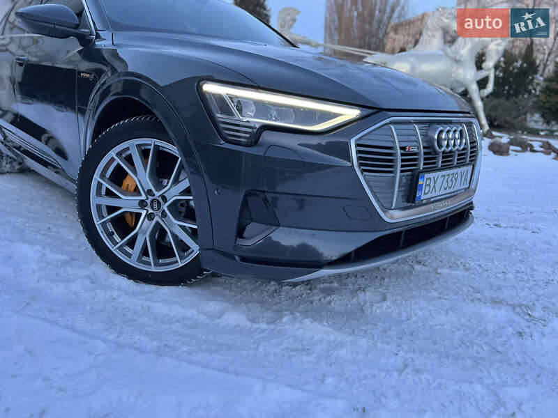 Позашляховик / Кросовер Audi e-tron 2022 в Хмельницькому