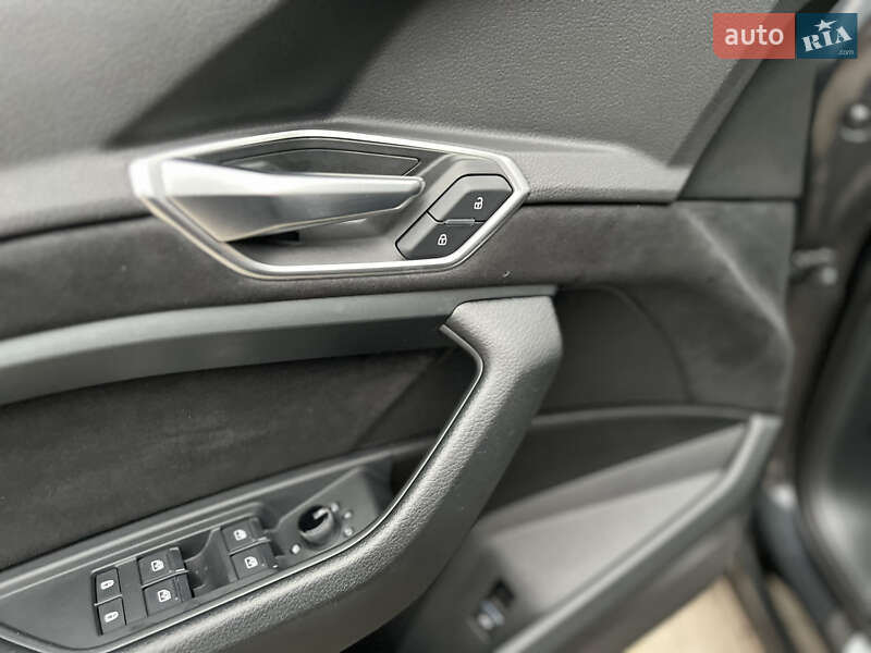 Позашляховик / Кросовер Audi e-tron 2022 в Хмельницькому