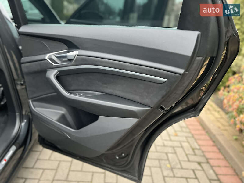 Позашляховик / Кросовер Audi e-tron 2022 в Хмельницькому
