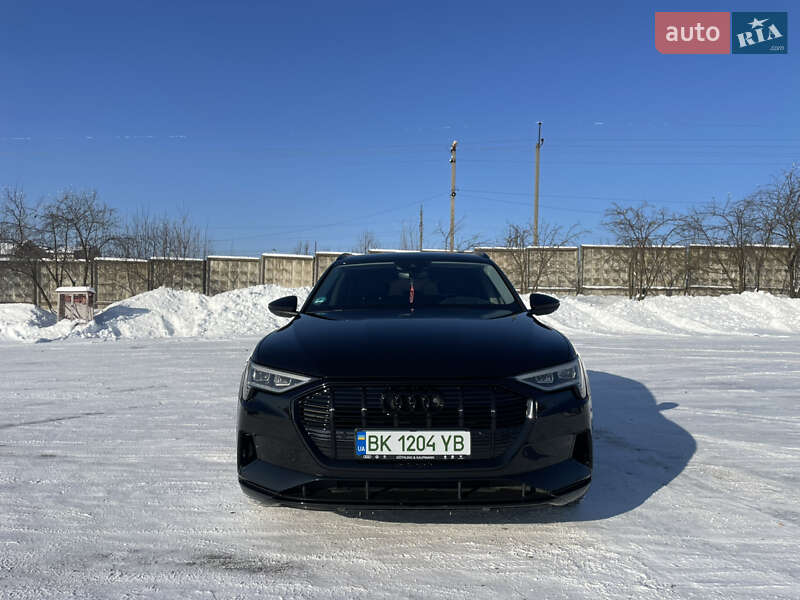 Внедорожник / Кроссовер Audi e-tron 2021 в Ровно