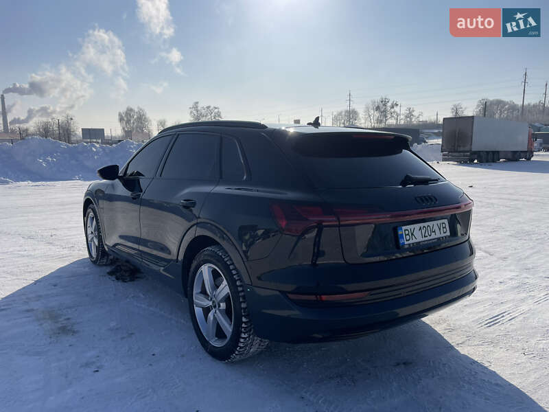 Внедорожник / Кроссовер Audi e-tron 2021 в Ровно