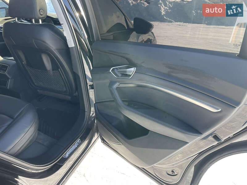 Внедорожник / Кроссовер Audi e-tron 2021 в Ровно