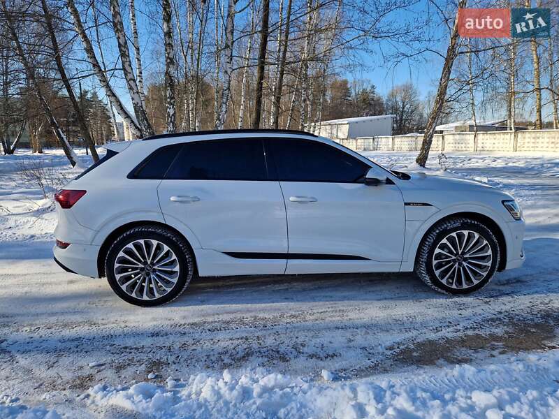 Внедорожник / Кроссовер Audi e-tron 2020 в Новояворовске