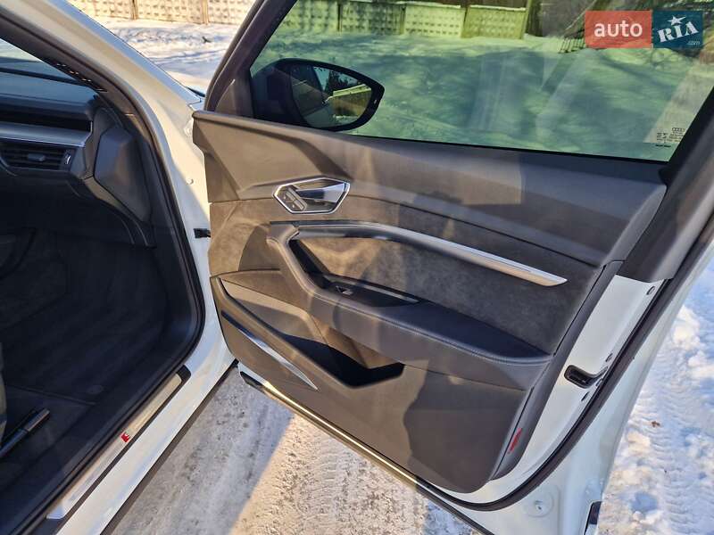 Внедорожник / Кроссовер Audi e-tron 2020 в Новояворовске