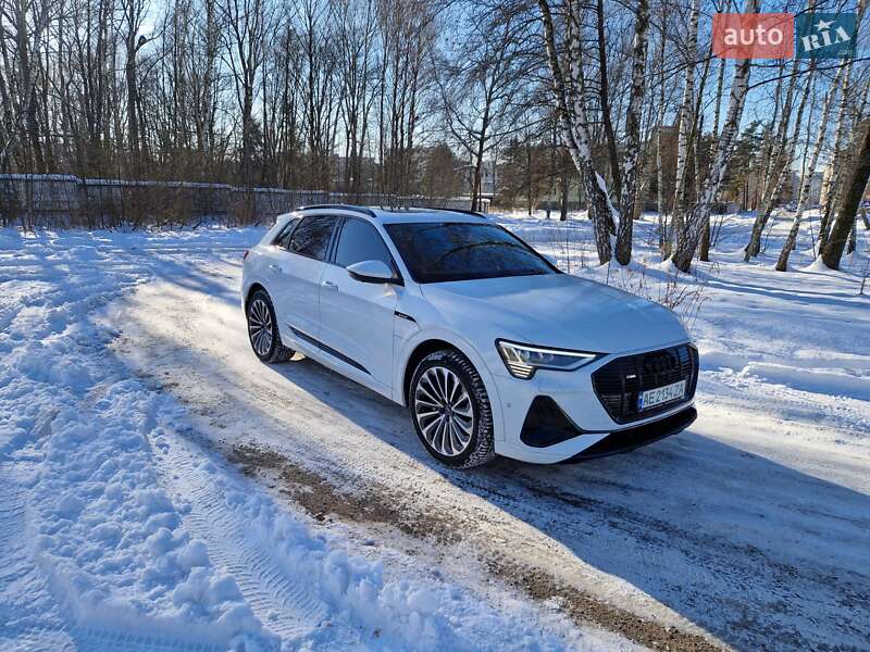 Внедорожник / Кроссовер Audi e-tron 2020 в Новояворовске