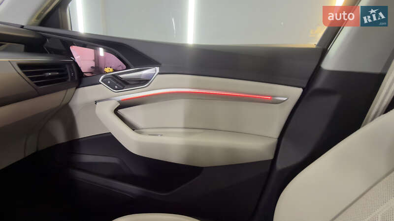 Позашляховик / Кросовер Audi e-tron 2019 в Луцьку