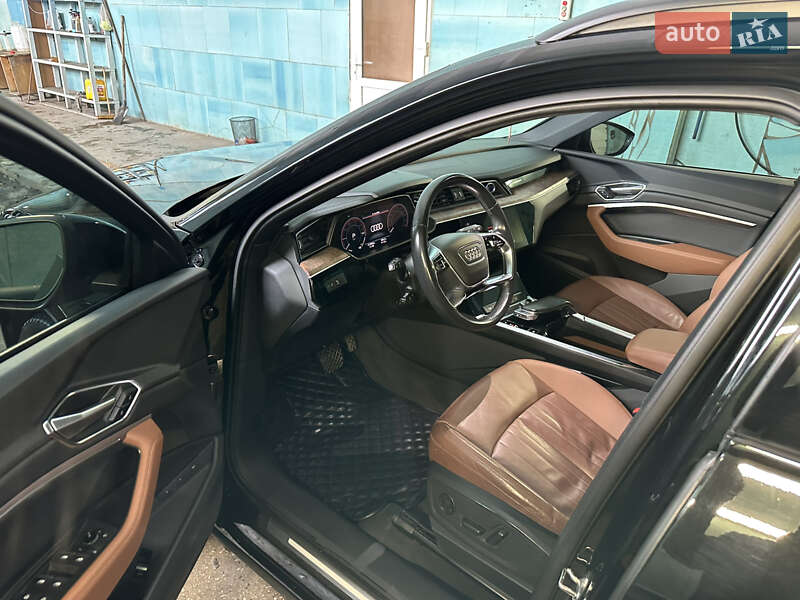 Внедорожник / Кроссовер Audi e-tron 2022 в Сарнах фото 18 Внедорожник / Кроссовер Audi e-tron 2022 в Сарнах