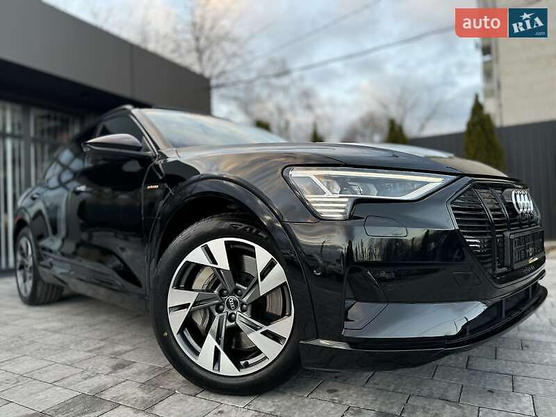 Позашляховик / Кросовер Audi e-tron 2021 в Львові