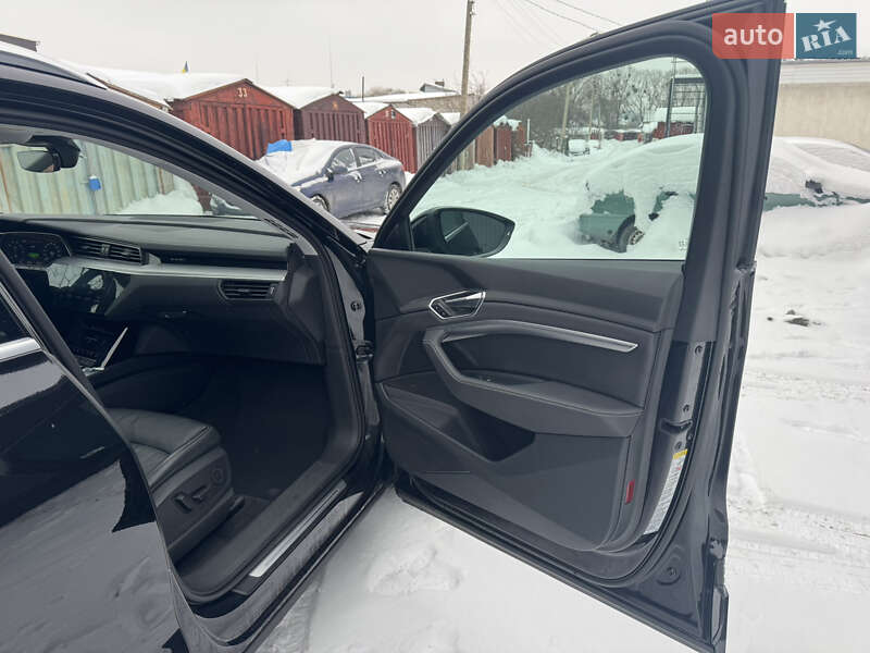 Внедорожник / Кроссовер Audi e-tron 2019 в Ровно