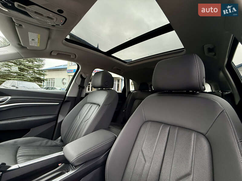 Позашляховик / Кросовер Audi e-tron 2019 в Львові фото 17 Позашляховик / Кросовер Audi e-tron 2019 в Львові
