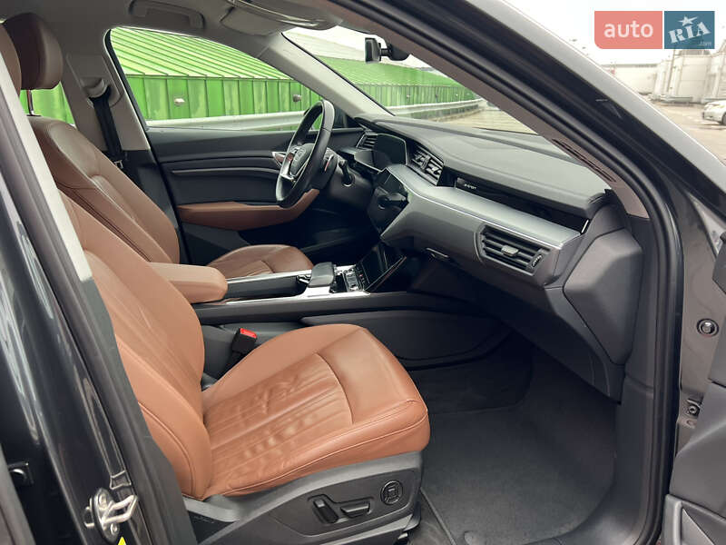 Внедорожник / Кроссовер Audi e-tron 2022 в Киеве фото 39 Внедорожник / Кроссовер Audi e-tron 2022 в Киеве