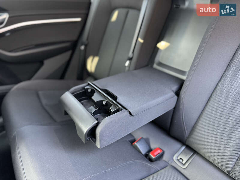 Внедорожник / Кроссовер Audi e-tron 2021 в Киеве