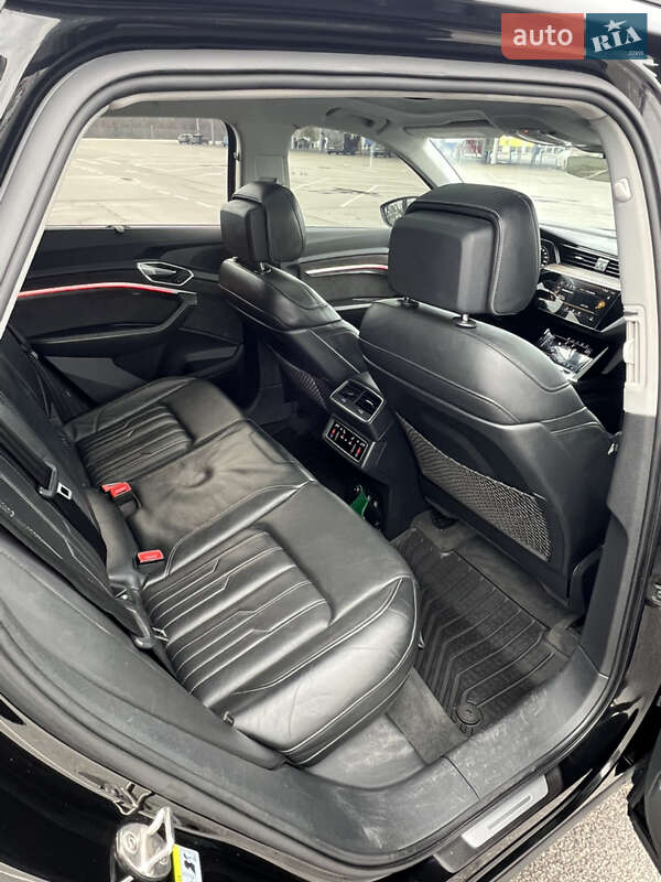 Внедорожник / Кроссовер Audi e-tron 2019 в Днепре фото 14 Внедорожник / Кроссовер Audi e-tron 2019 в Днепре