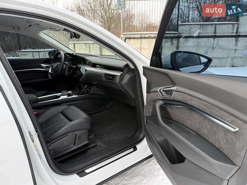 Внедорожник / Кроссовер Audi e-tron 2021 в Ровно