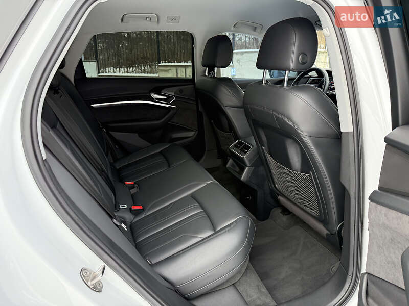 Внедорожник / Кроссовер Audi e-tron 2021 в Ровно