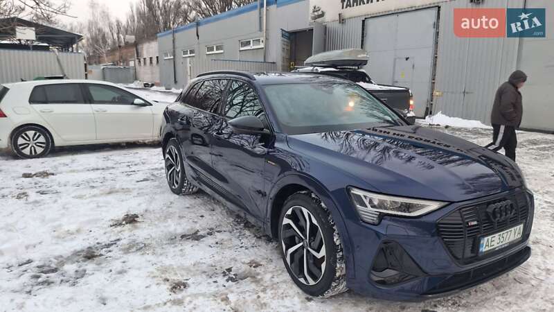Позашляховик / Кросовер Audi e-tron 2021 в Дніпрі