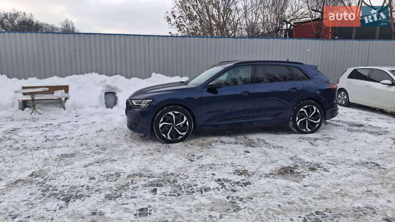 Позашляховик / Кросовер Audi e-tron 2021 в Дніпрі