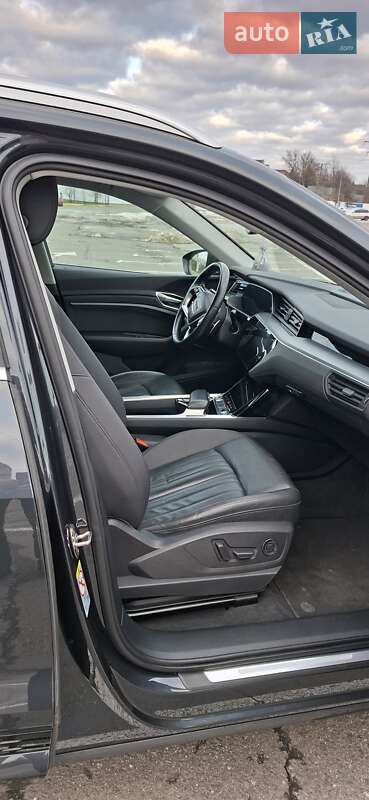 Позашляховик / Кросовер Audi e-tron 2020 в Ужгороді