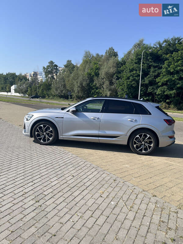 Позашляховик / Кросовер Audi e-tron 2022 в Львові фото 37 Позашляховик / Кросовер Audi e-tron 2022 в Львові