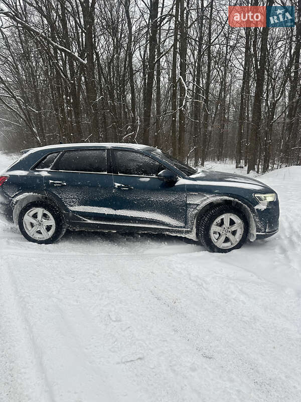 Внедорожник / Кроссовер Audi e-tron 2019 в Харькове