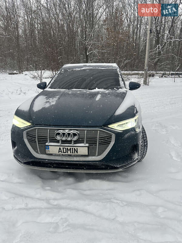 Внедорожник / Кроссовер Audi e-tron 2019 в Харькове