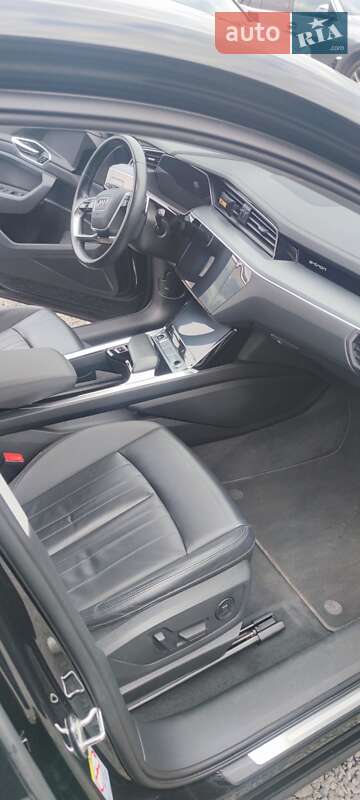 Внедорожник / Кроссовер Audi e-tron 2022 в Сваляве