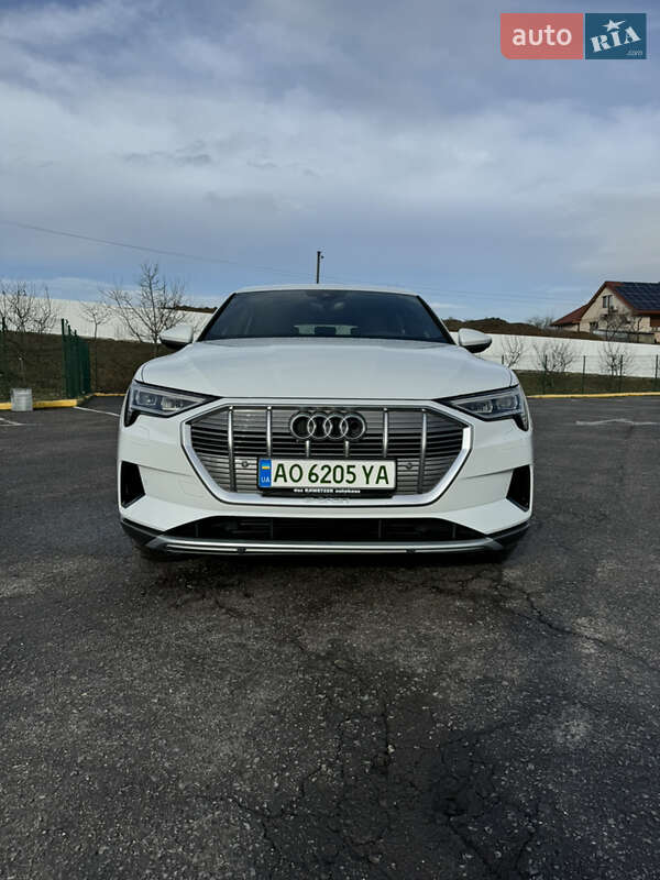 Внедорожник / Кроссовер Audi e-tron 2022 в Ужгороде
