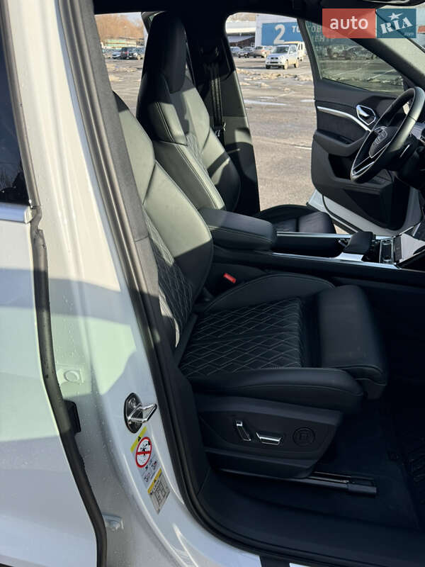 Внедорожник / Кроссовер Audi e-tron 2022 в Ужгороде