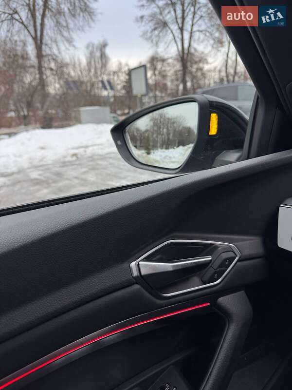 Позашляховик / Кросовер Audi e-tron 2022 в Києві фото 18 Позашляховик / Кросовер Audi e-tron 2022 в Києві