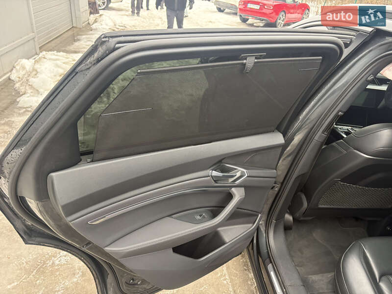 Позашляховик / Кросовер Audi e-tron 2022 в Львові