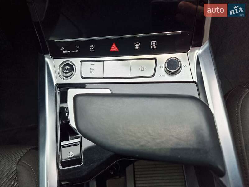 Позашляховик / Кросовер Audi e-tron 2020 в Радивиліві