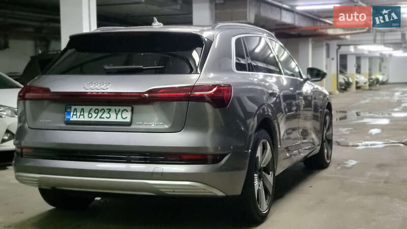 Внедорожник / Кроссовер Audi e-tron 2019 в Киеве