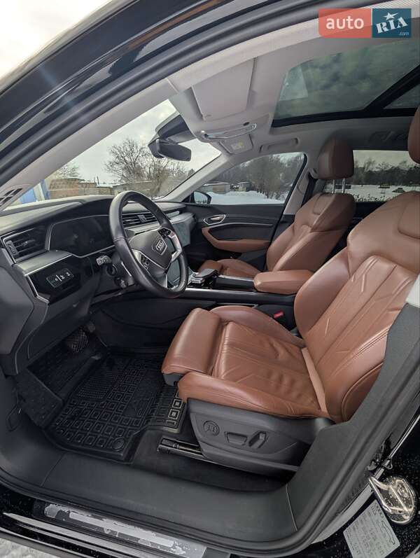Внедорожник / Кроссовер Audi e-tron 2020 в Нововолынске
