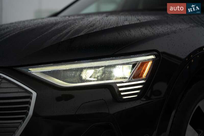 Позашляховик / Кросовер Audi e-tron 2022 в Чернівцях фото 13 Позашляховик / Кросовер Audi e-tron 2022 в Чернівцях