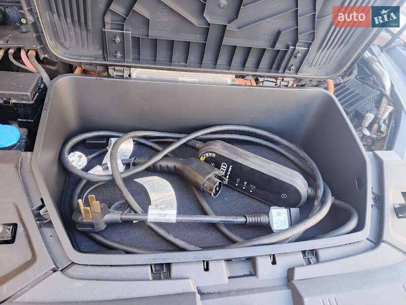 Внедорожник / Кроссовер Audi e-tron 2021 в Яворове