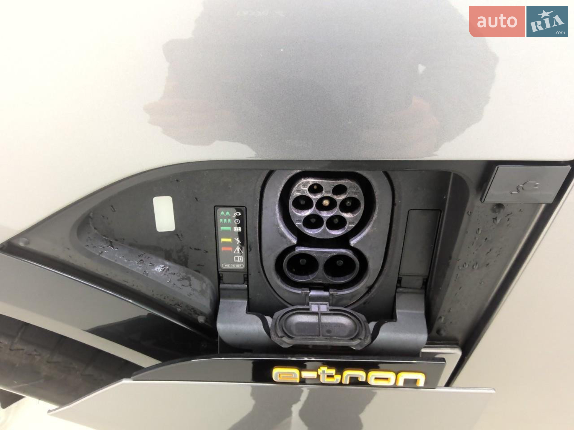 2020 Audi e-tron - мініатюра 11