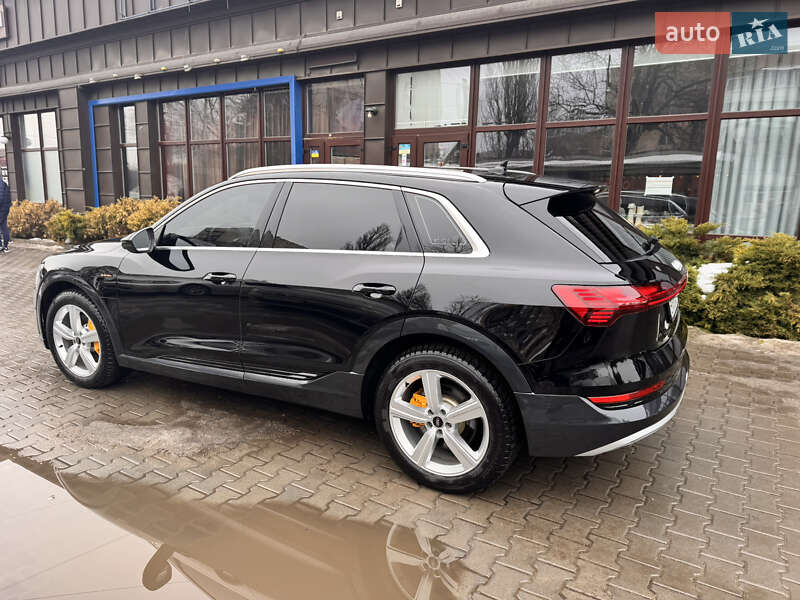 Позашляховик / Кросовер Audi e-tron 2022 в Хмельницькому