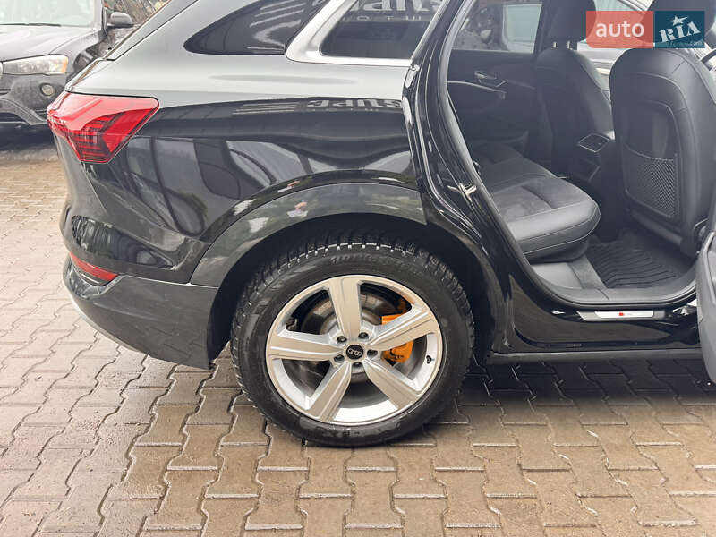 Позашляховик / Кросовер Audi e-tron 2022 в Хмельницькому