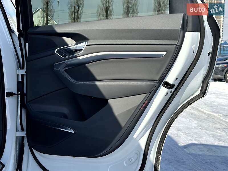 Позашляховик / Кросовер Audi e-tron 2019 в Києві
