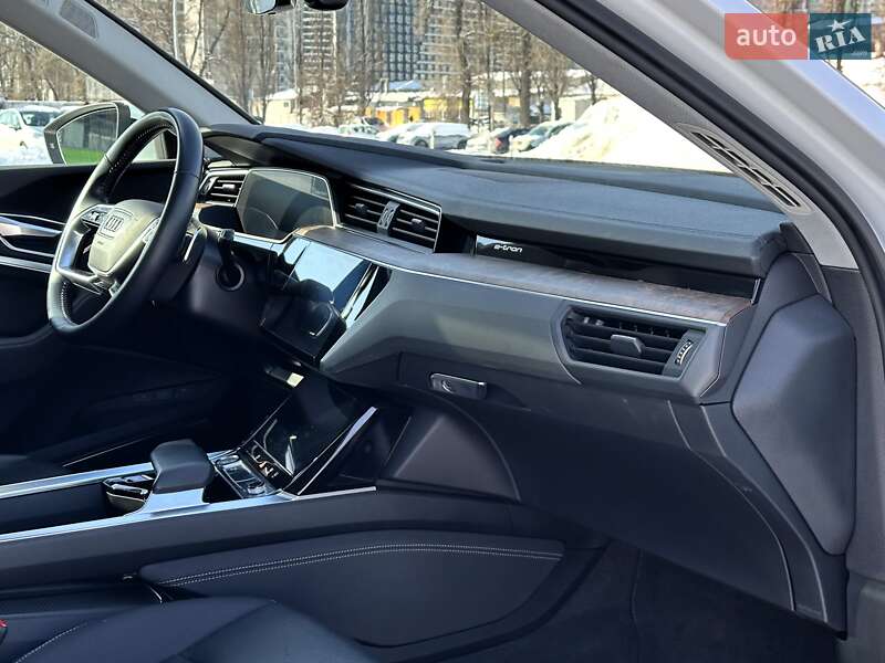 Позашляховик / Кросовер Audi e-tron 2019 в Києві